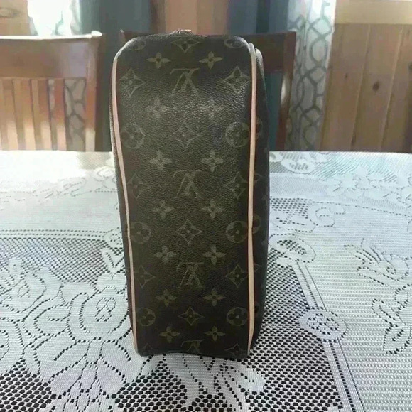 Louis Vuitton Trouville, this item been altered. - Picture 4 of 9